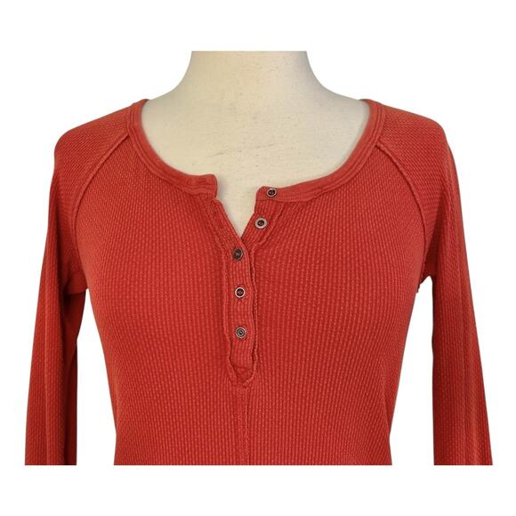 FREE PEOPLE Thermal Ski Lodge Top Orange Waffle Knit Crochet Cuffs Size Sz SP - Picture 5 of 11